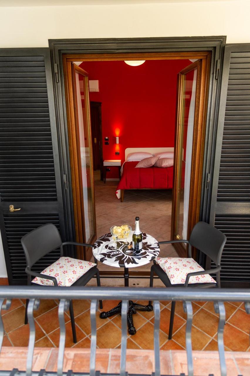 Ohana Bed And Breakfast Castellammare di Stabia Bagian luar foto