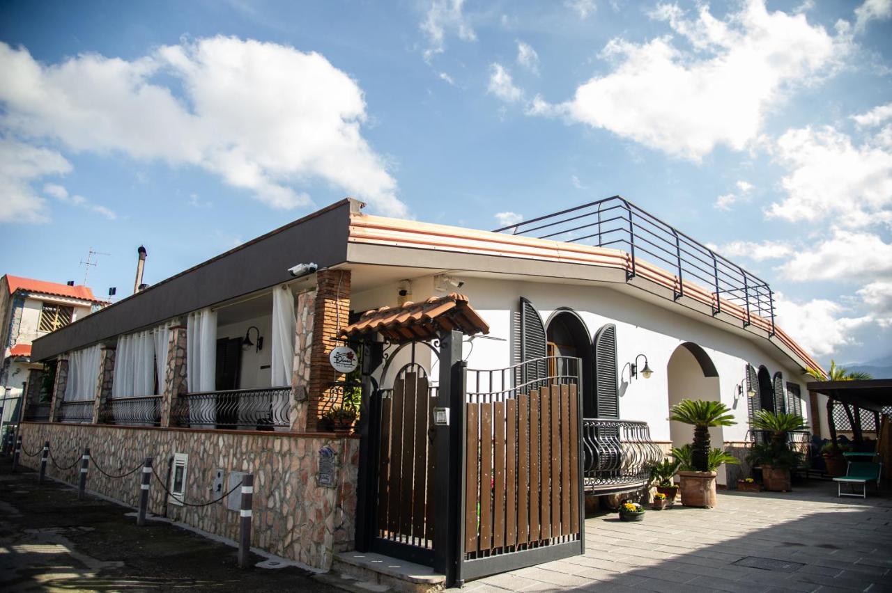 Ohana Bed And Breakfast Castellammare di Stabia Bagian luar foto